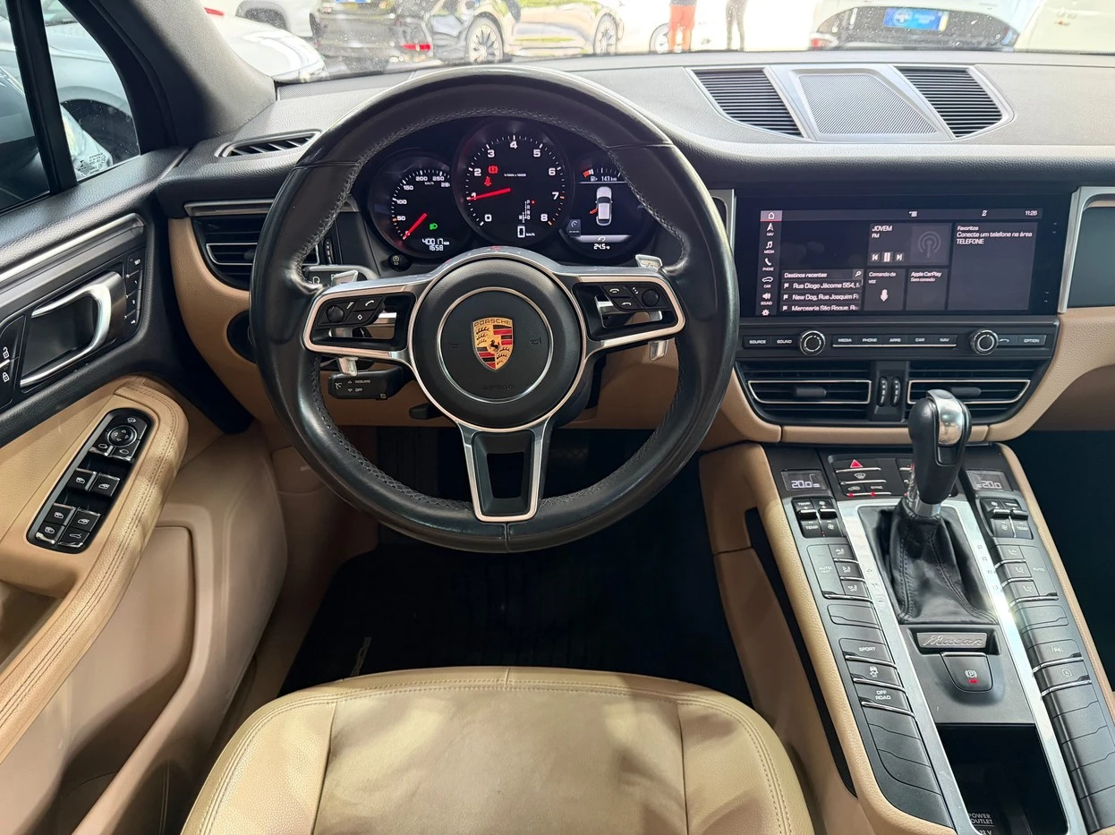 PORSCHE MACAN