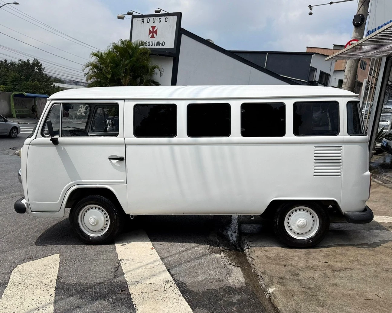 VOLKSWAGEN KOMBI
