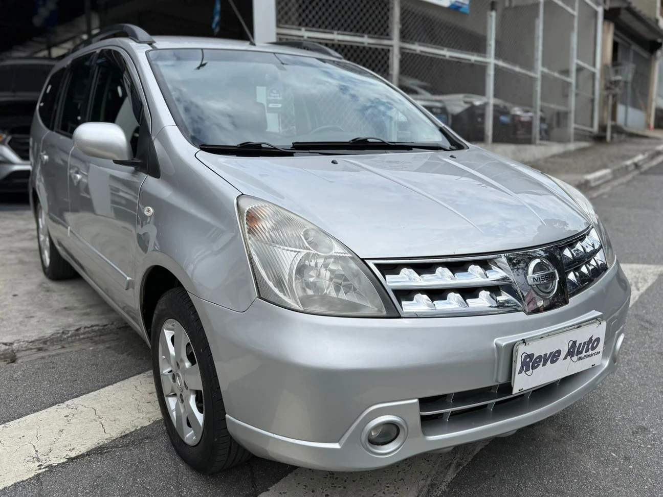 NISSAN GRAND LIVINA