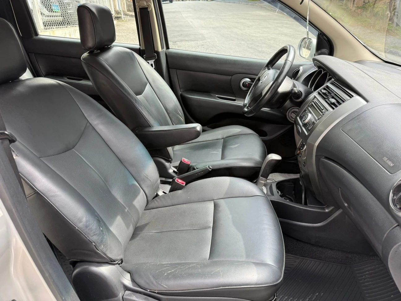 NISSAN GRAND LIVINA