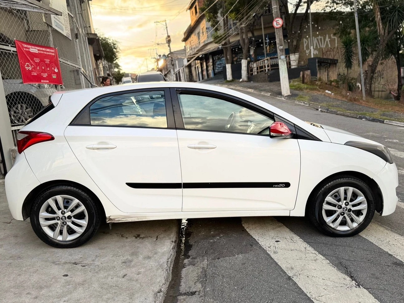 HYUNDAI HB20
