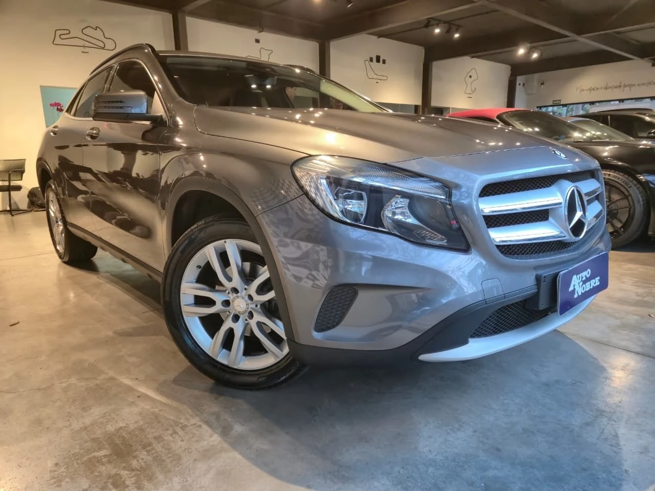 MERCEDES-BENZ GLA 200