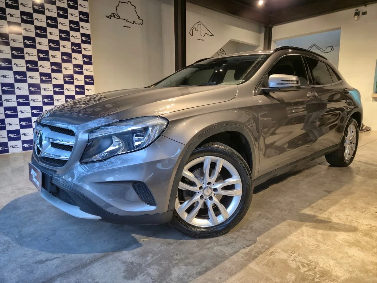 MERCEDES-BENZ GLA 200