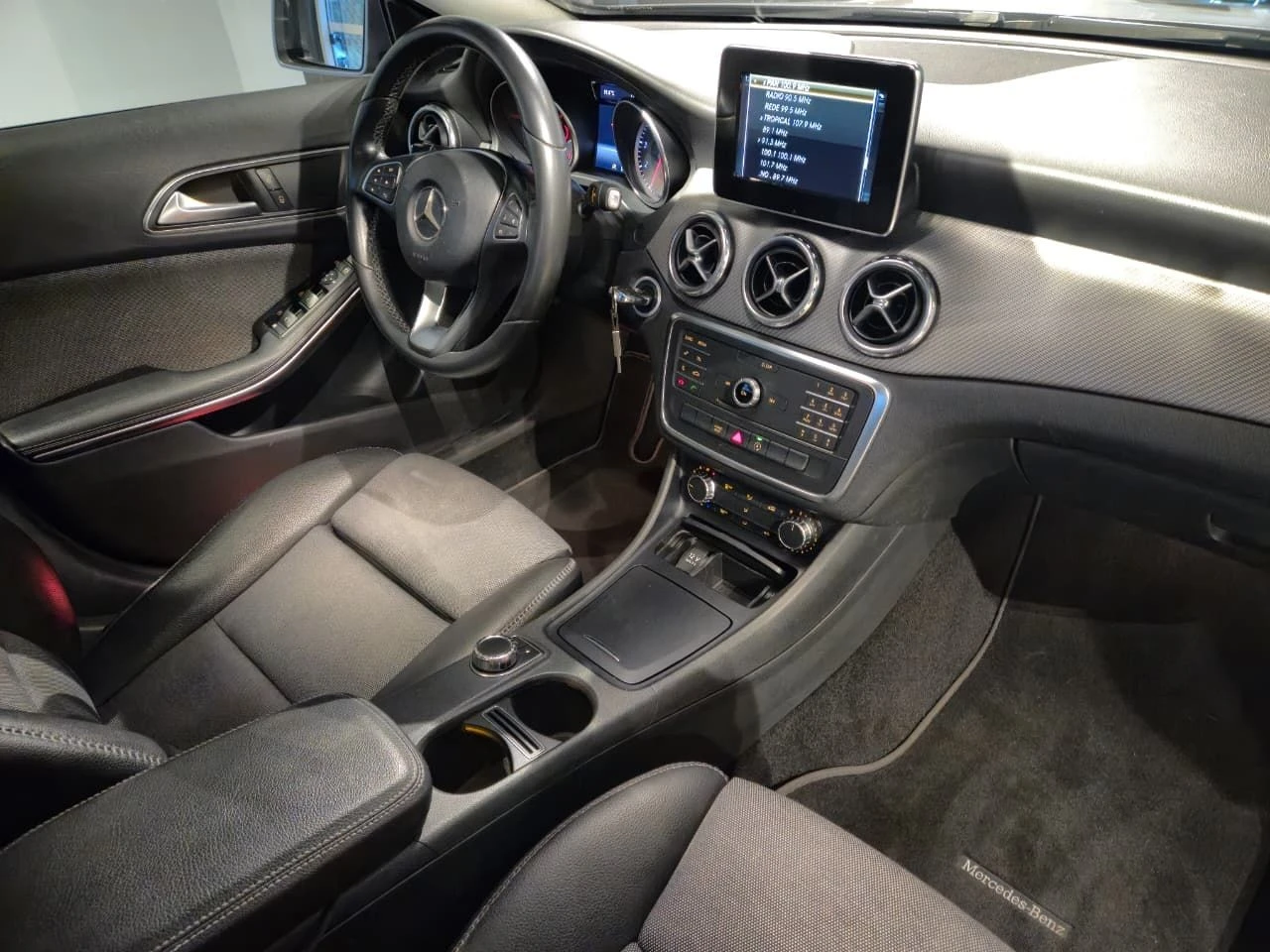 MERCEDES-BENZ GLA 200