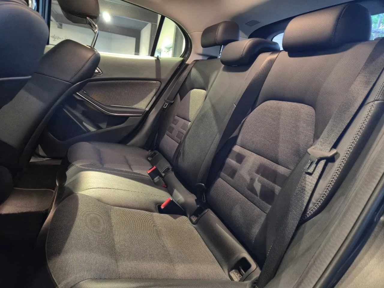 MERCEDES-BENZ GLA 200