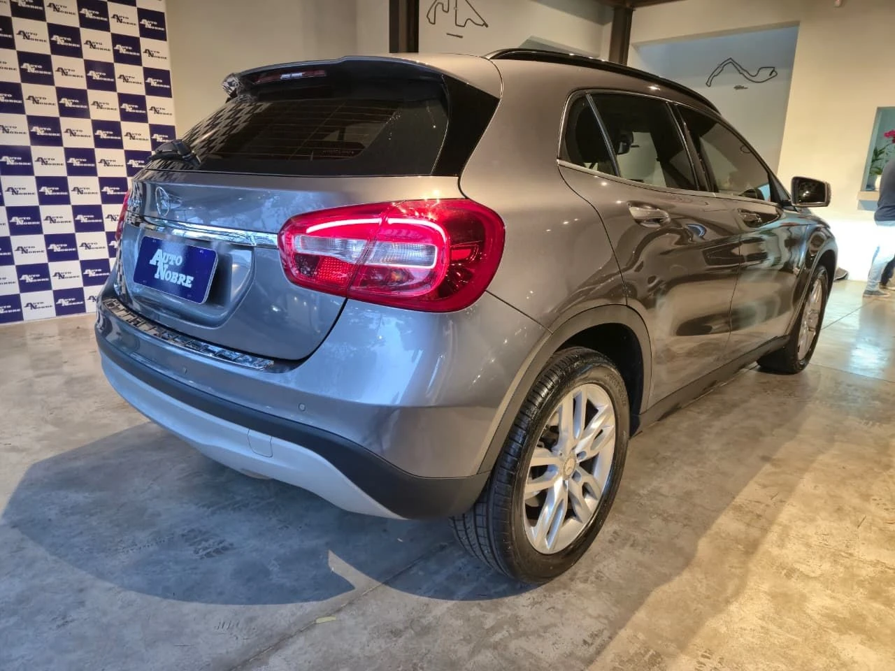 MERCEDES-BENZ GLA 200