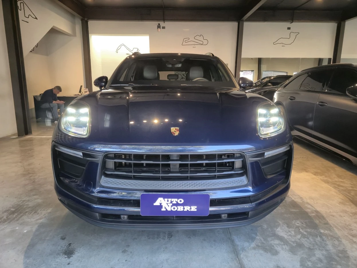 PORSCHE MACAN
