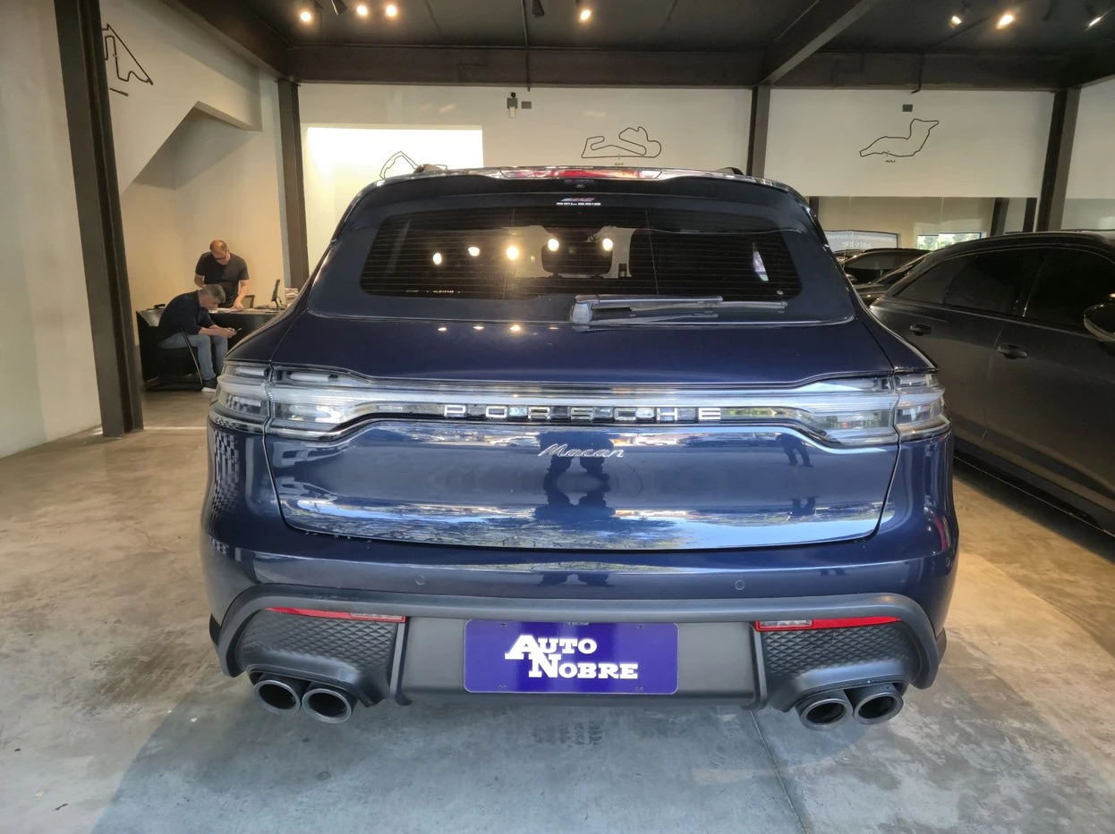 PORSCHE MACAN
