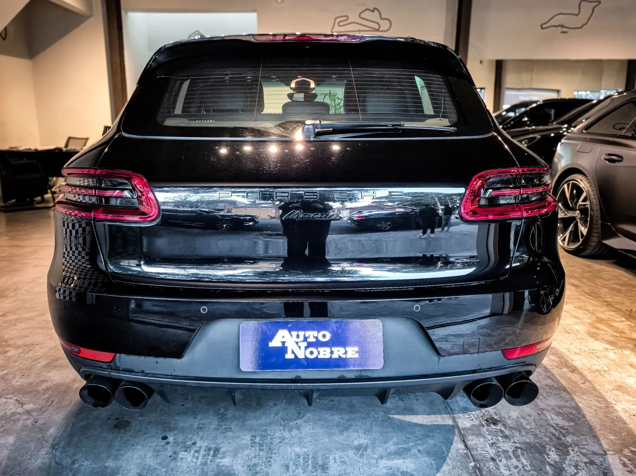 PORSCHE MACAN