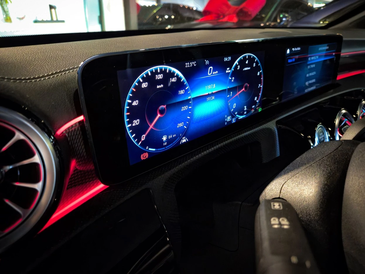 MERCEDES-BENZ CLA 250