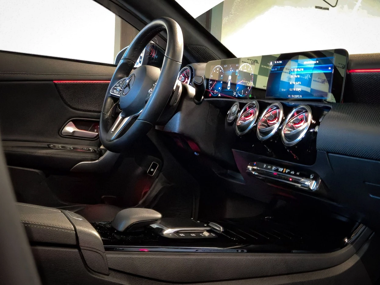MERCEDES-BENZ CLA 250