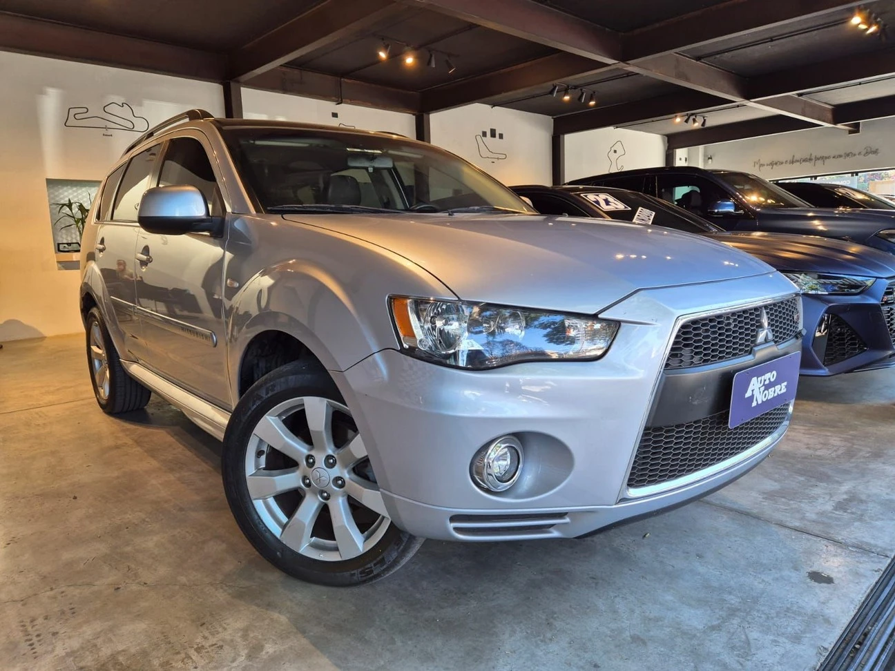 MITSUBISHI OUTLANDER