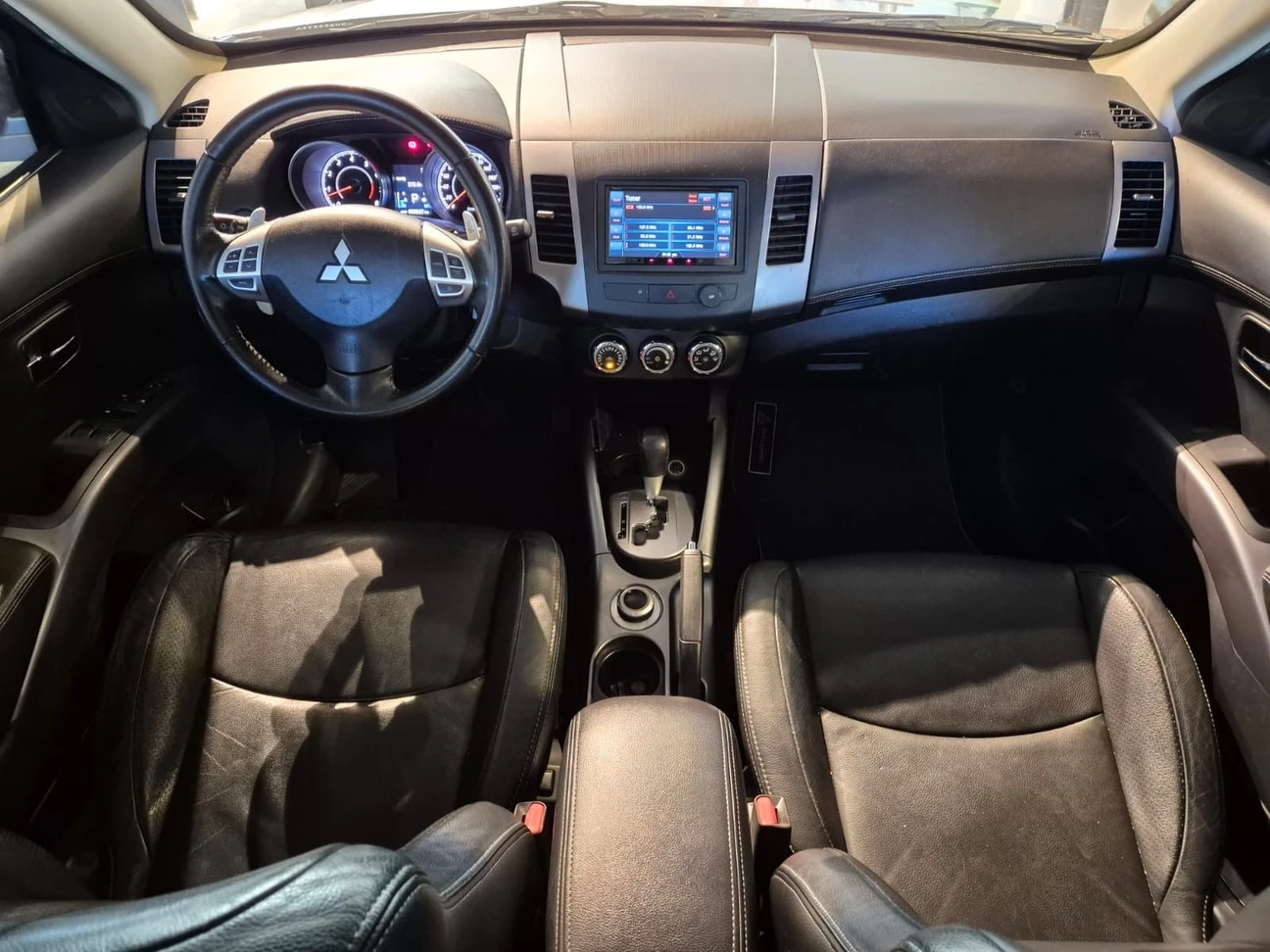 MITSUBISHI OUTLANDER
