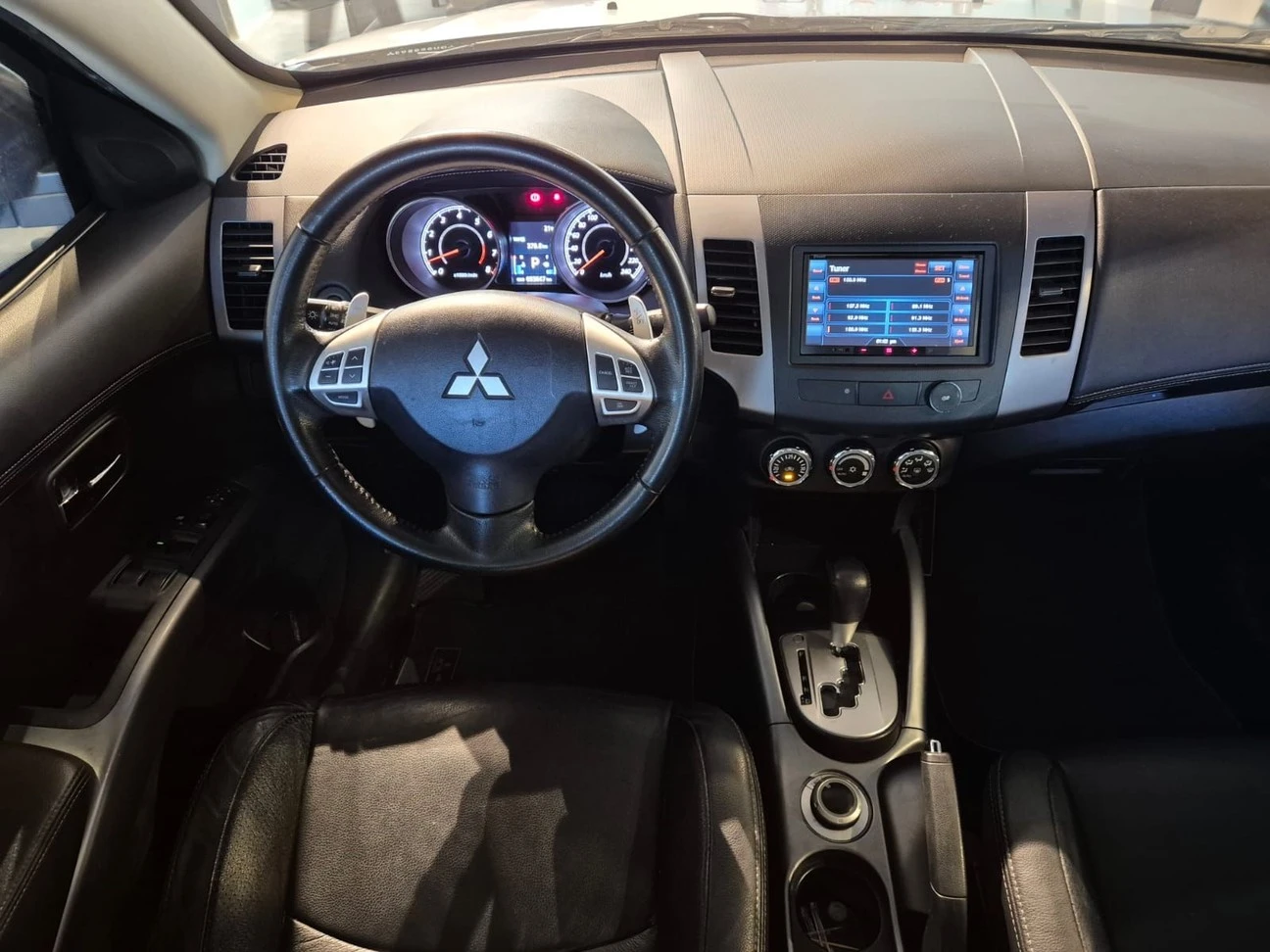 MITSUBISHI OUTLANDER