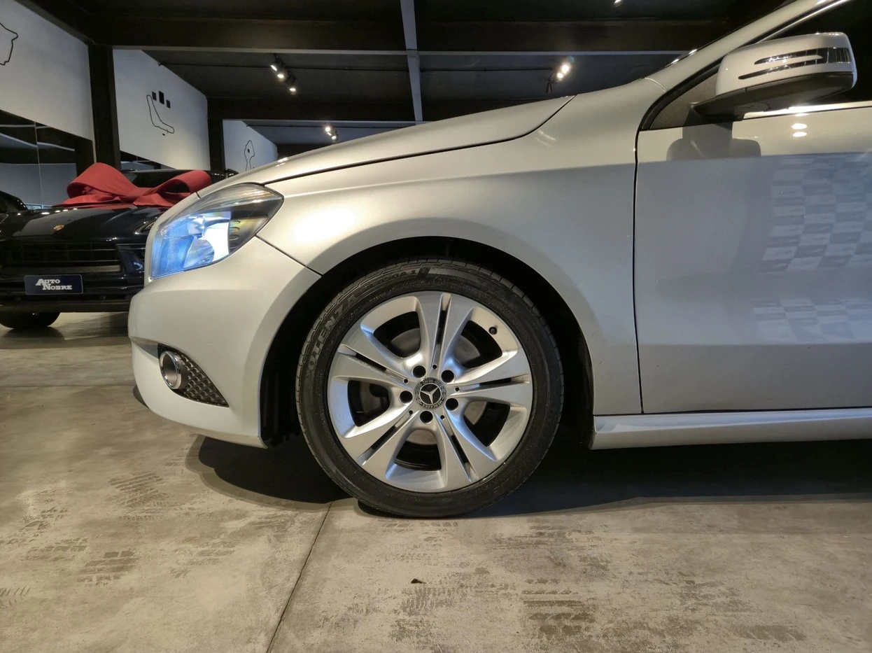 MERCEDES-BENZ A 200
