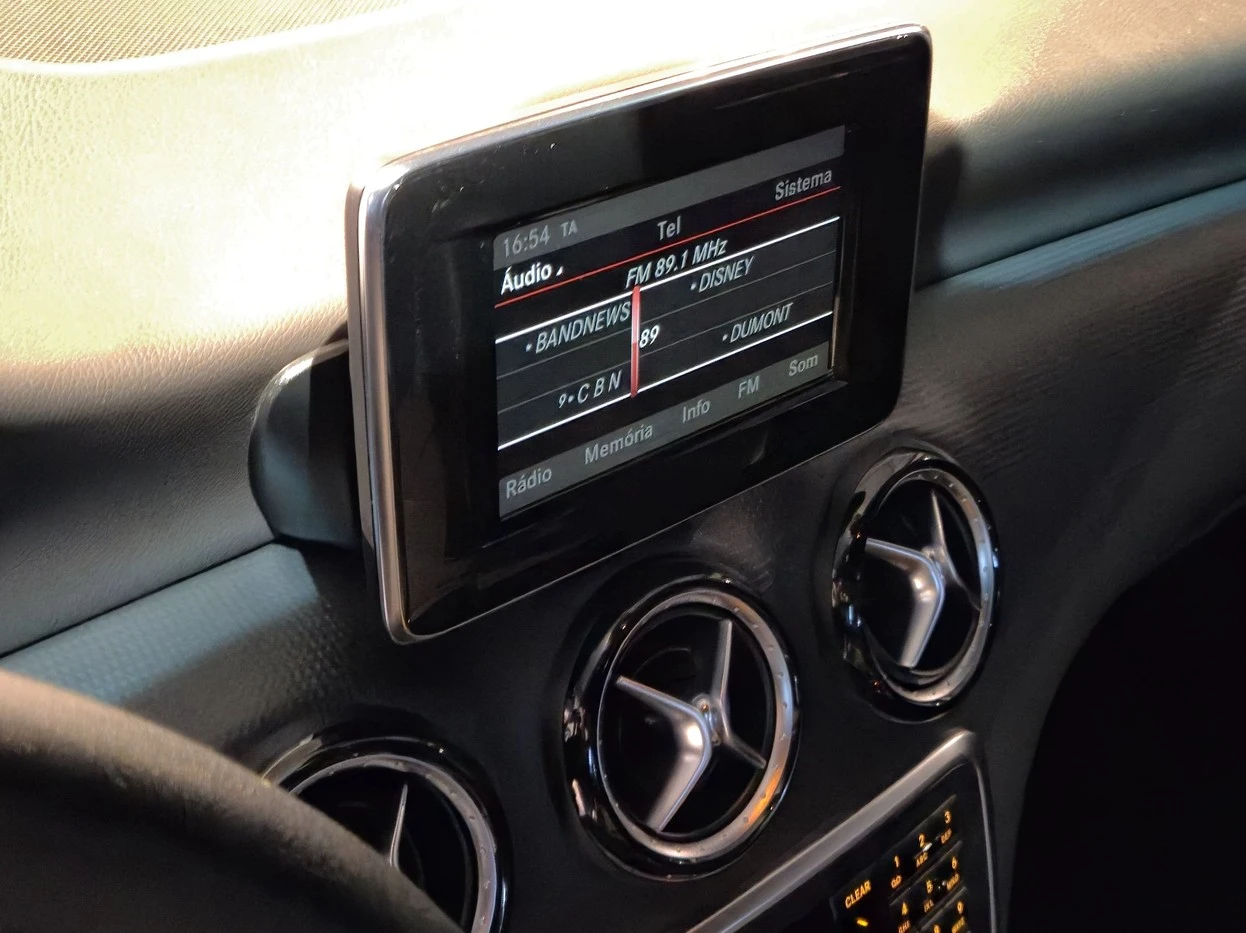 MERCEDES-BENZ A 200
