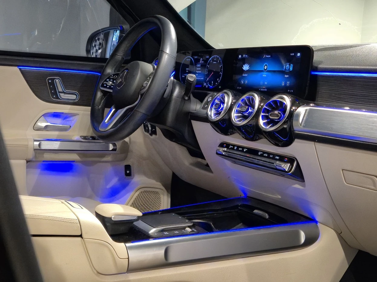 MERCEDES-BENZ GLB 200