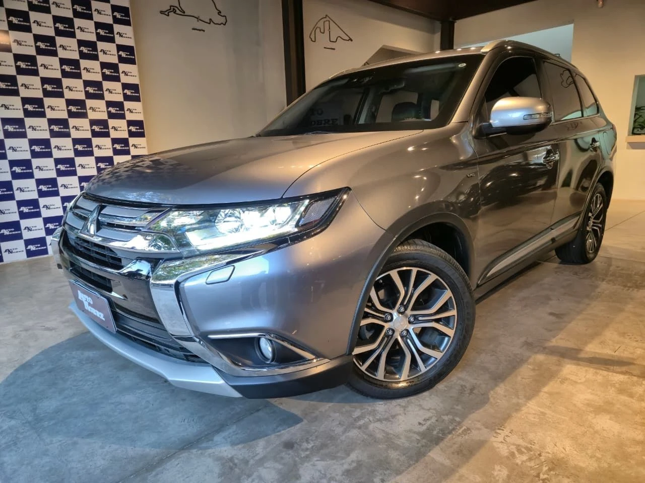MITSUBISHI OUTLANDER