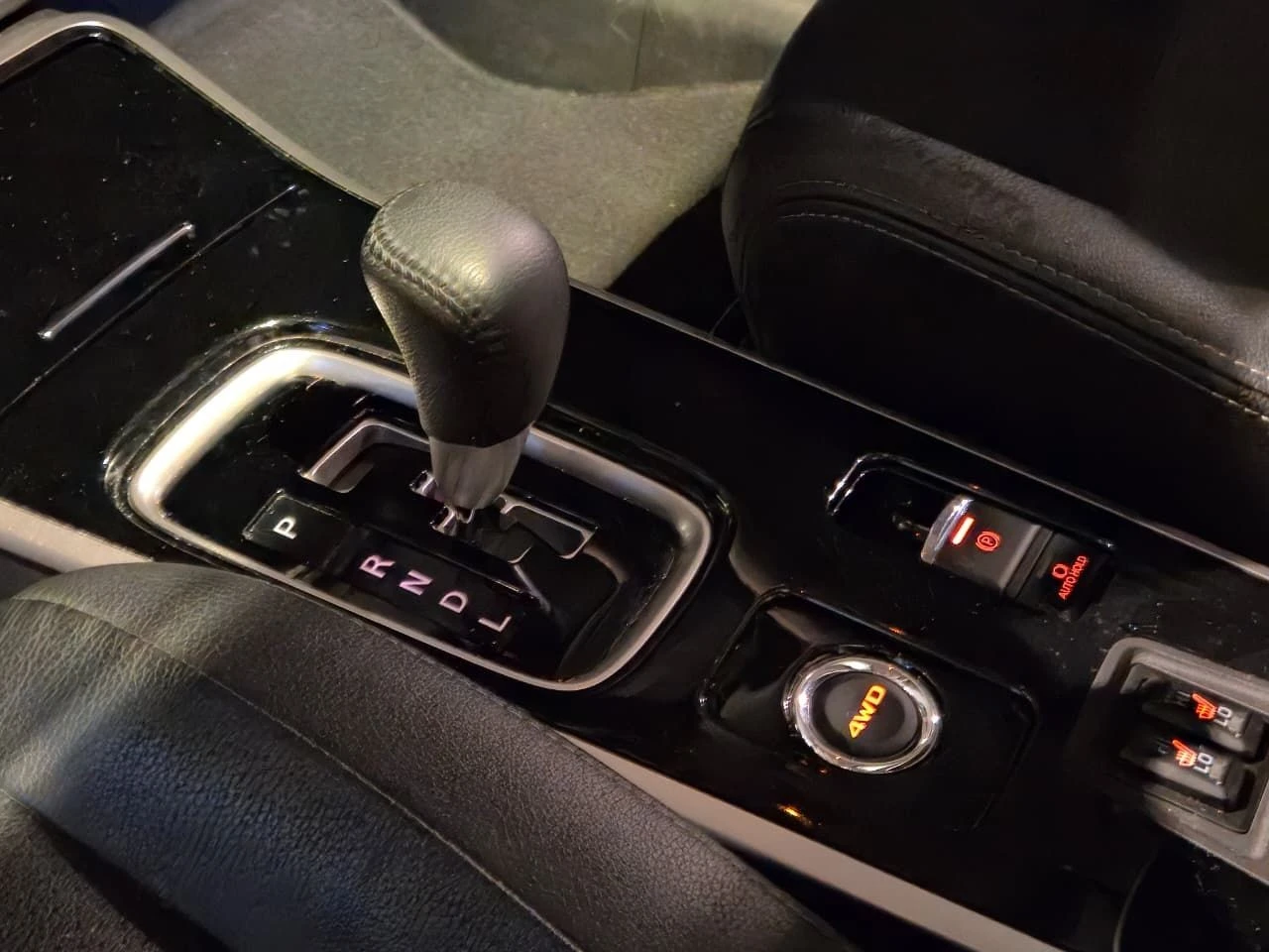MITSUBISHI OUTLANDER