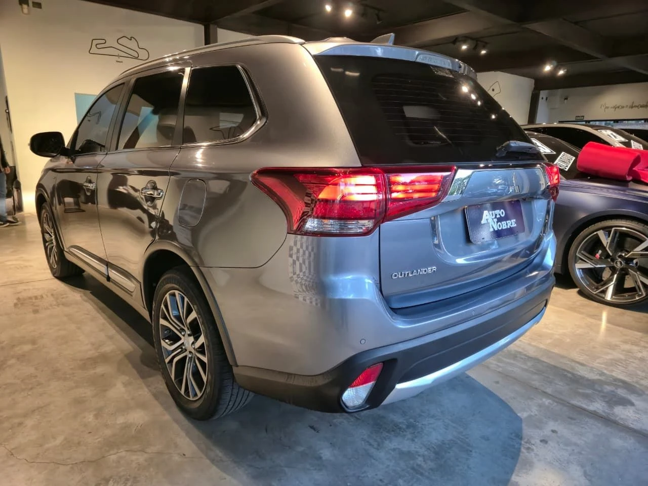 MITSUBISHI OUTLANDER