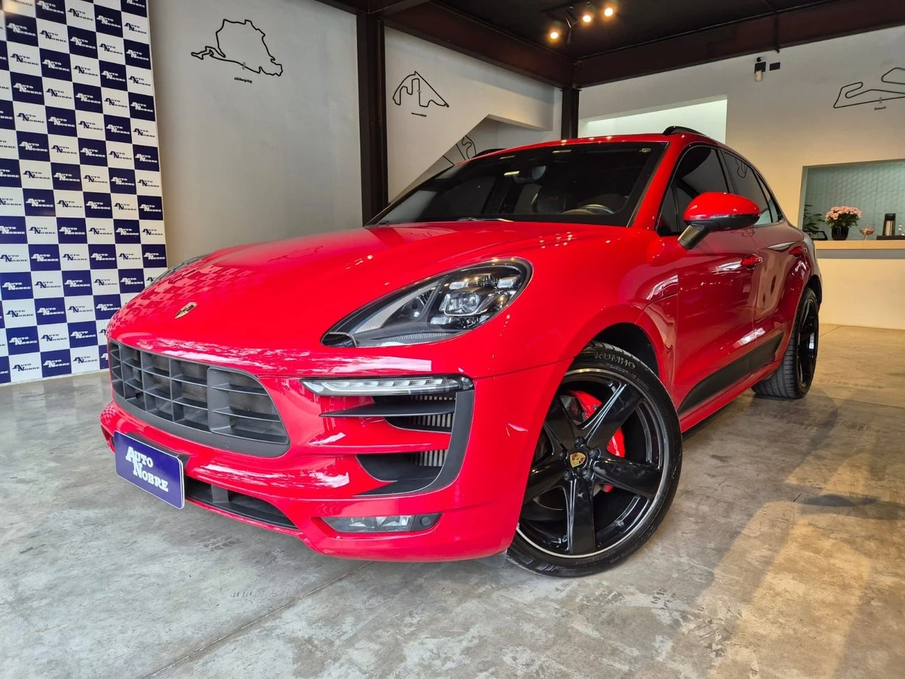 PORSCHE MACAN