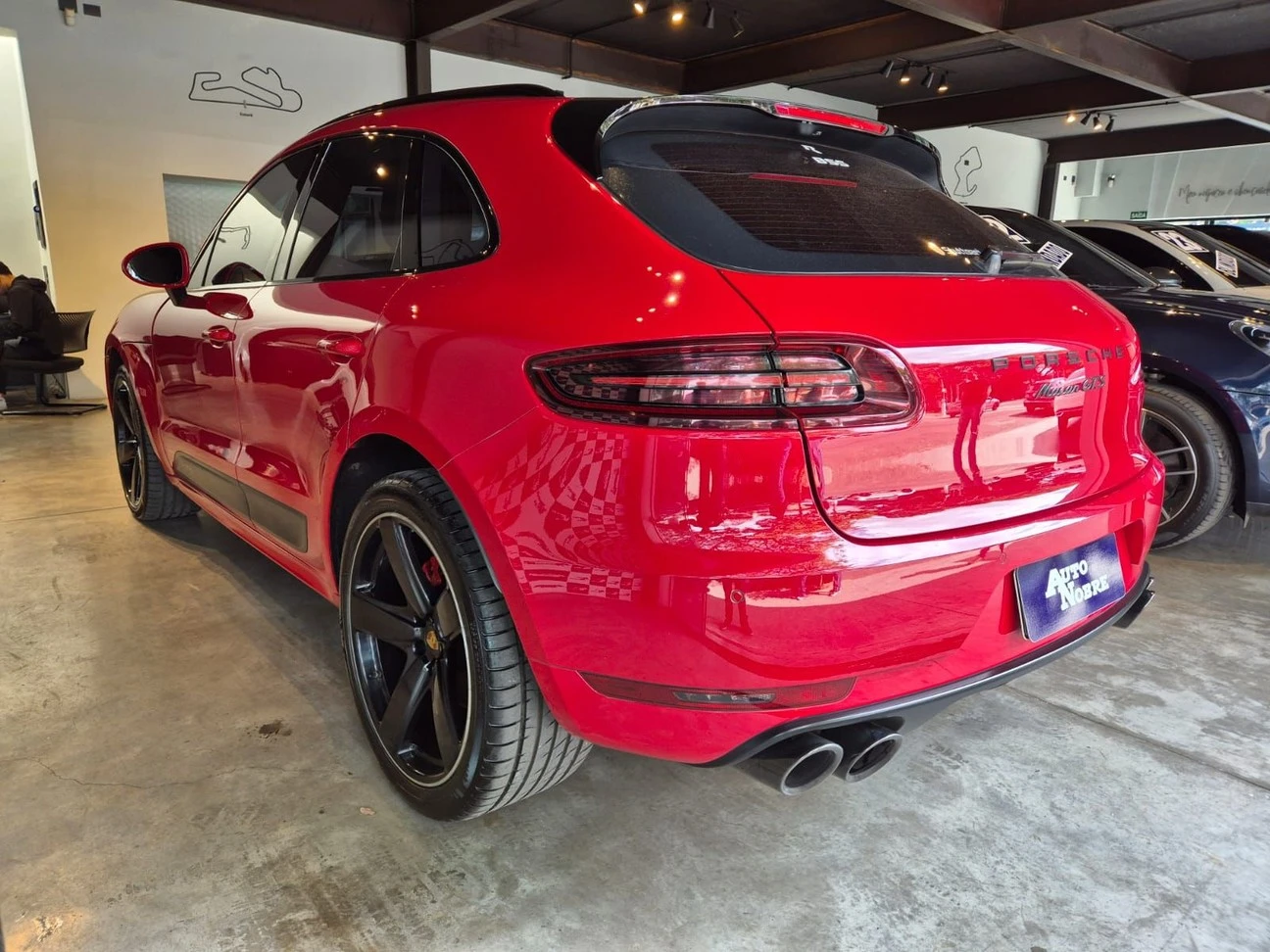 PORSCHE MACAN