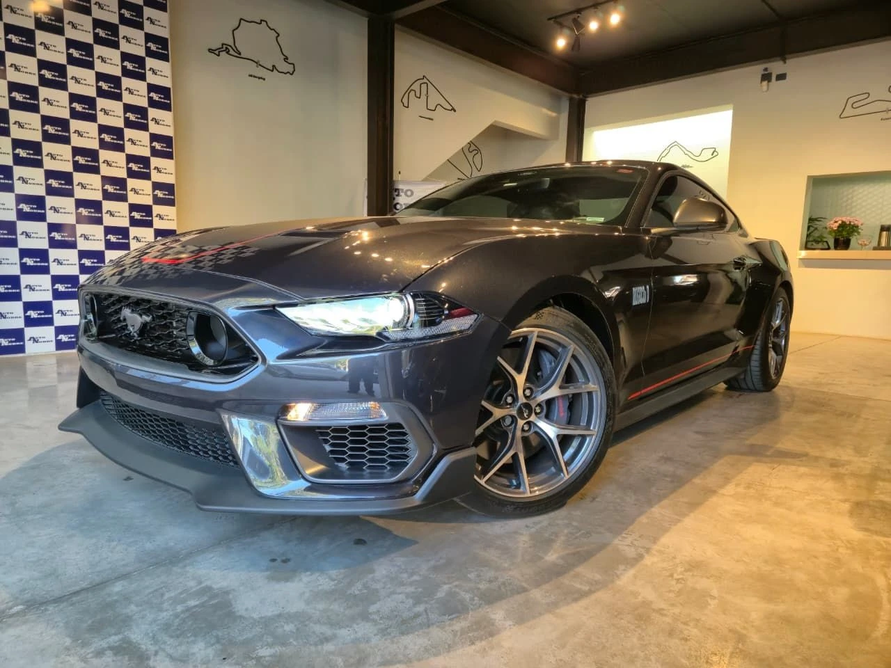 FORD MUSTANG