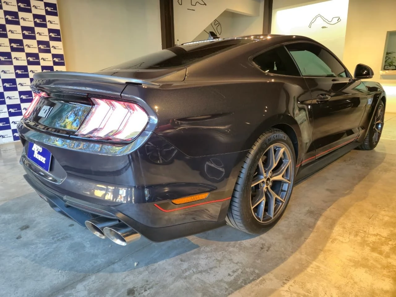 FORD MUSTANG