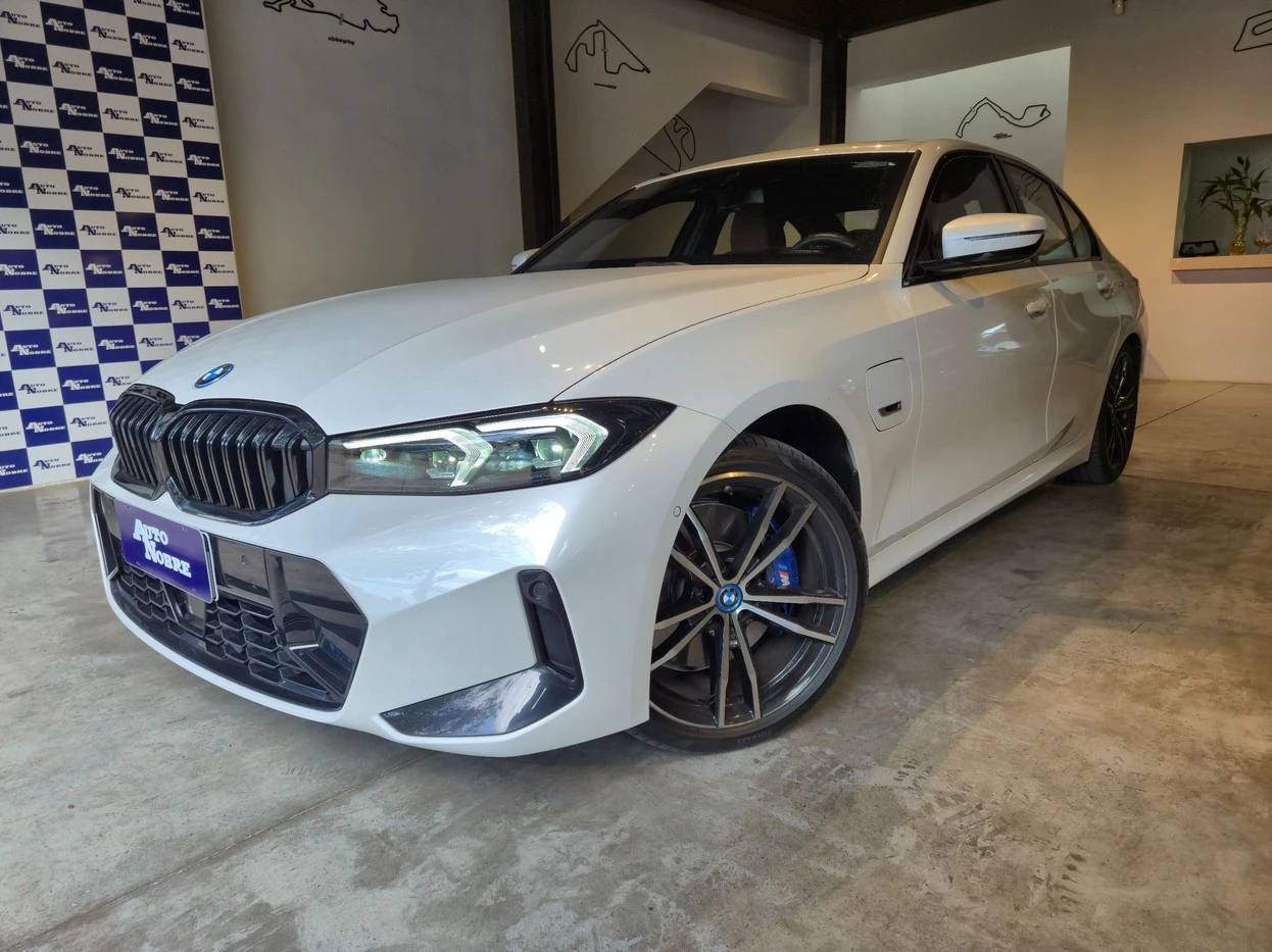 BMW 330e