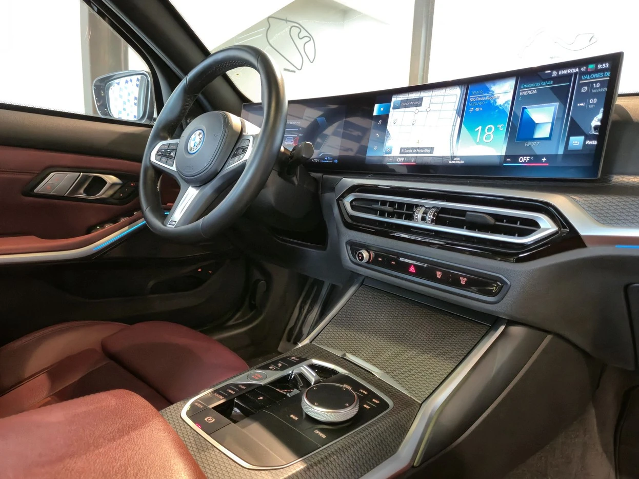 BMW 330e