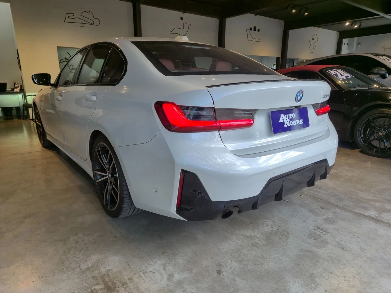 BMW 330e