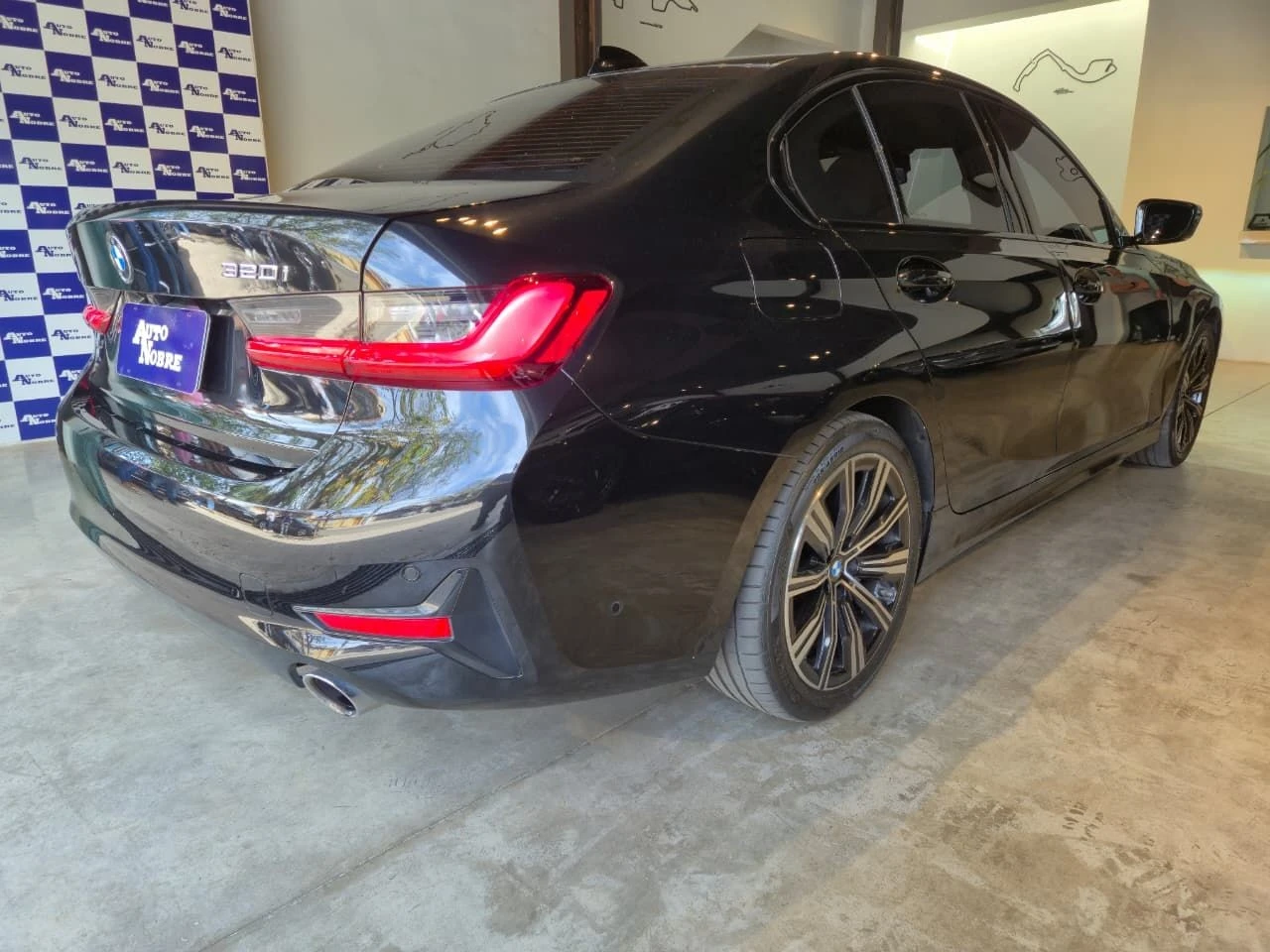BMW 320I