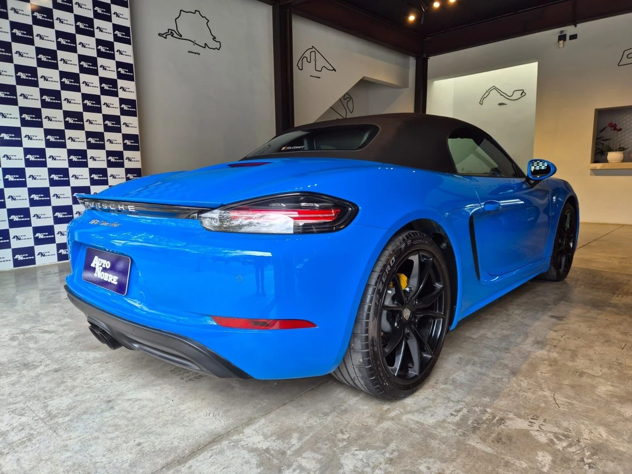 PORSCHE 718