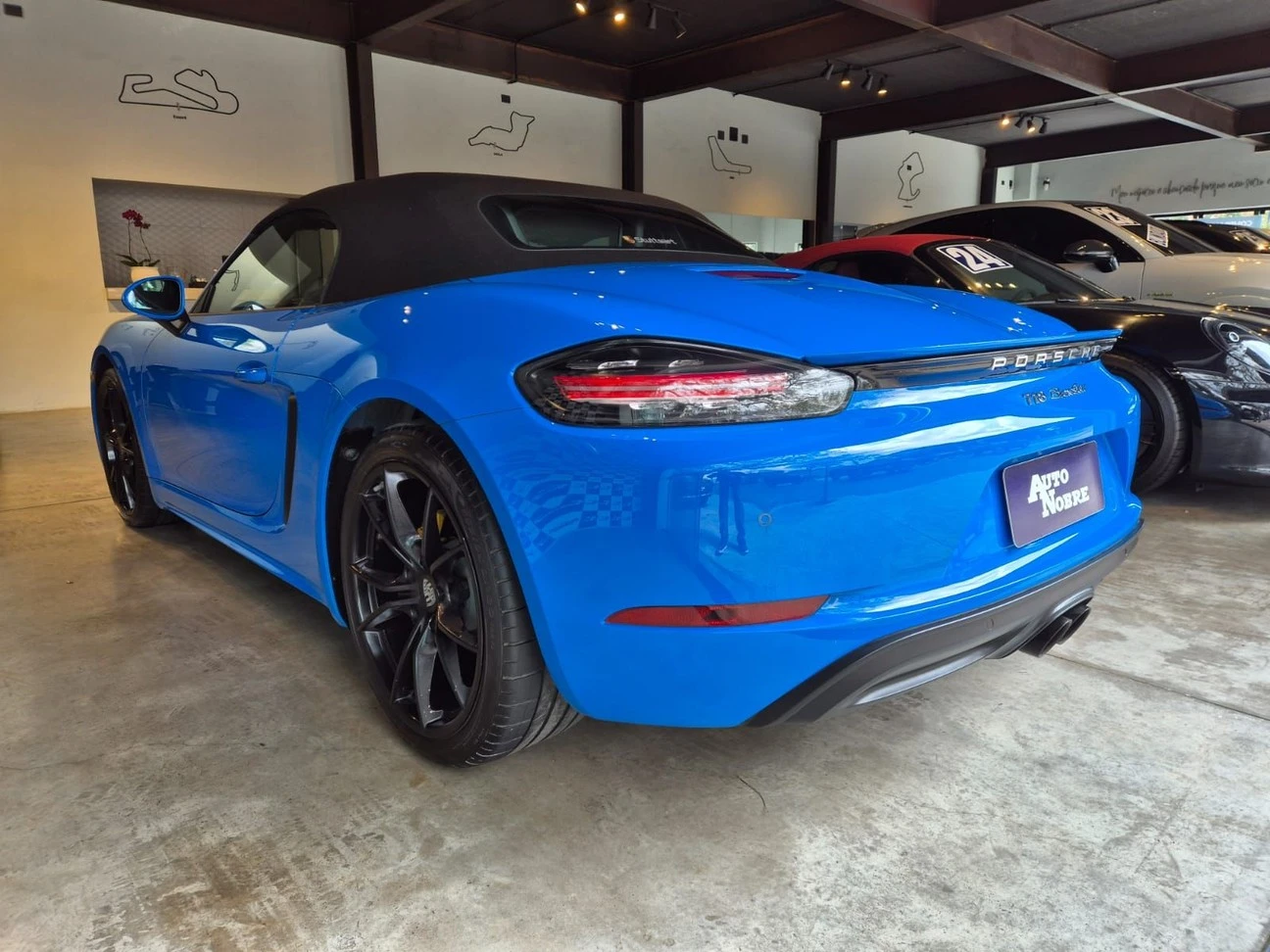 PORSCHE 718