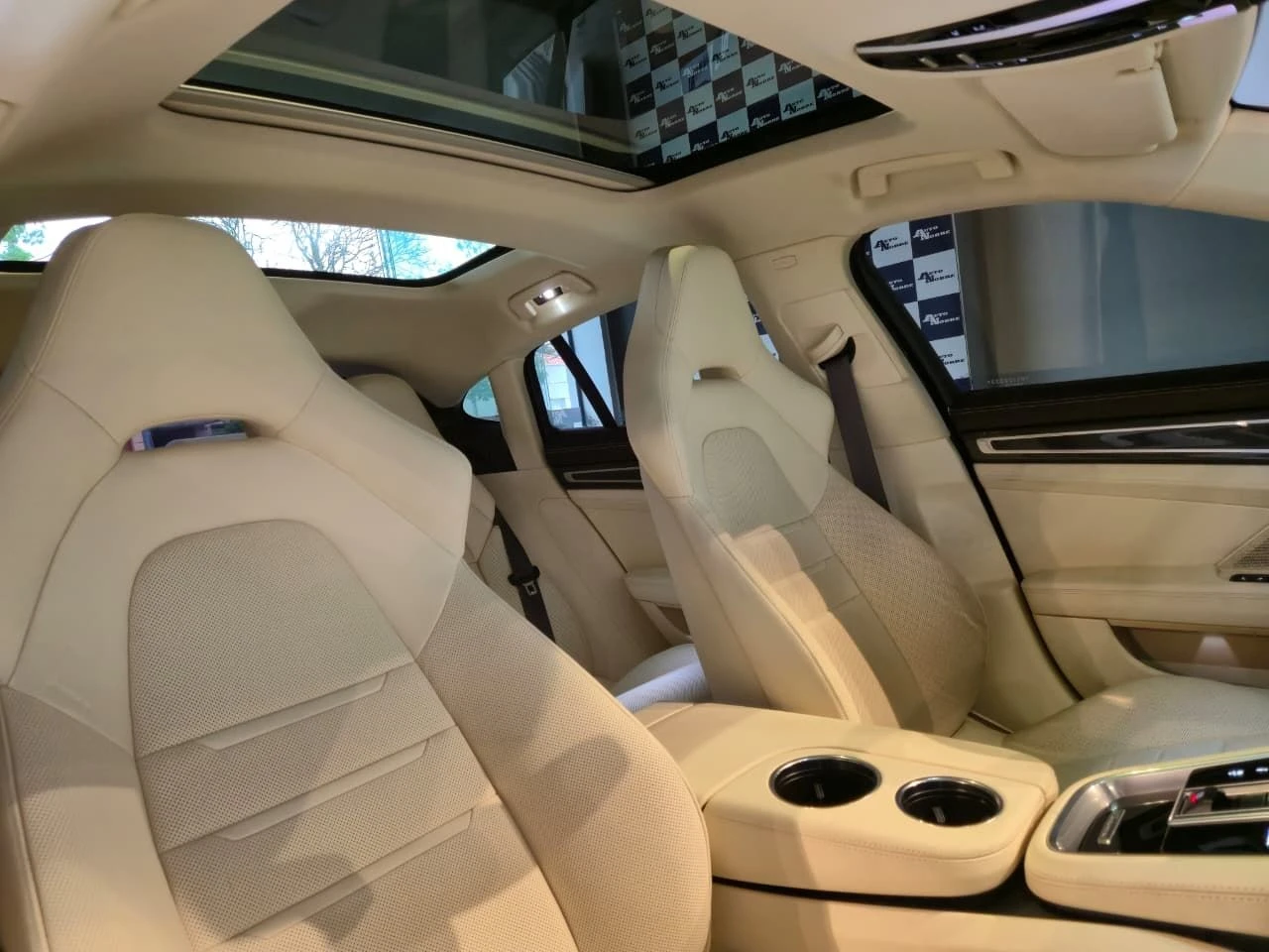 PORSCHE PANAMERA