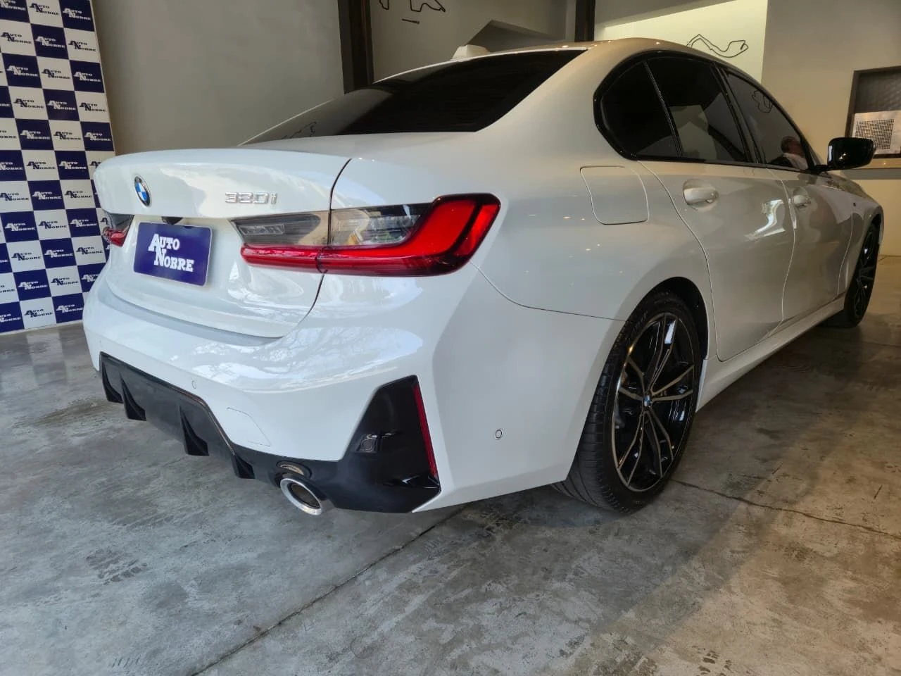 BMW 320I