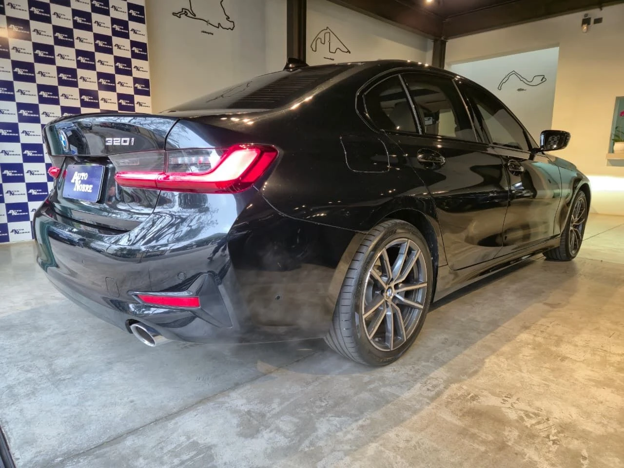 BMW 320i