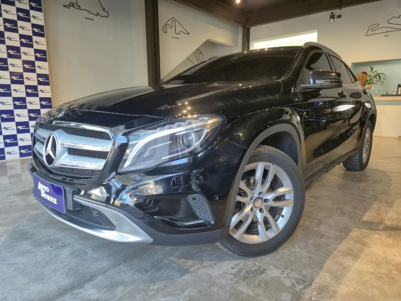 MERCEDES-BENZ GLA 200