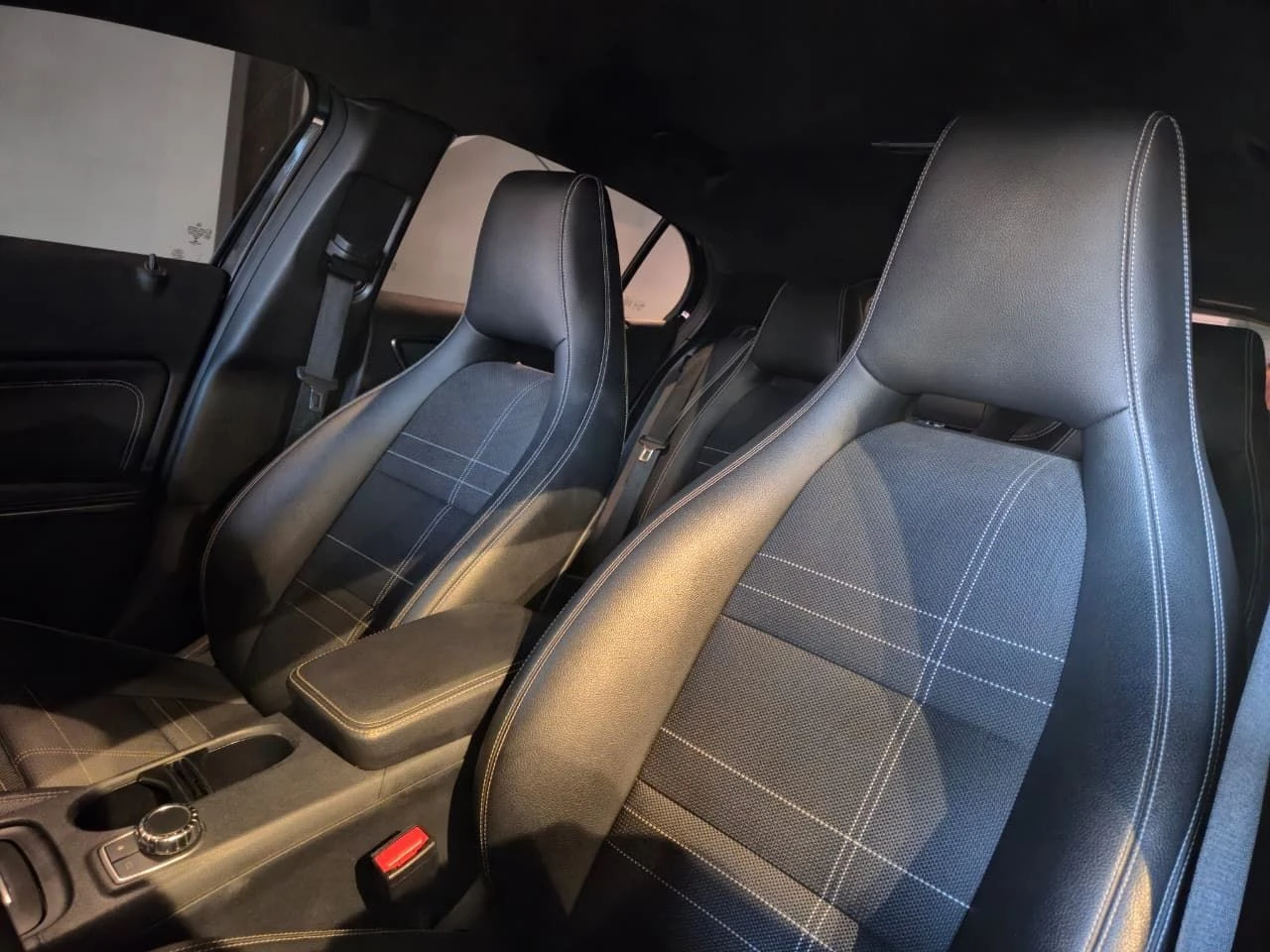 MERCEDES-BENZ GLA 200