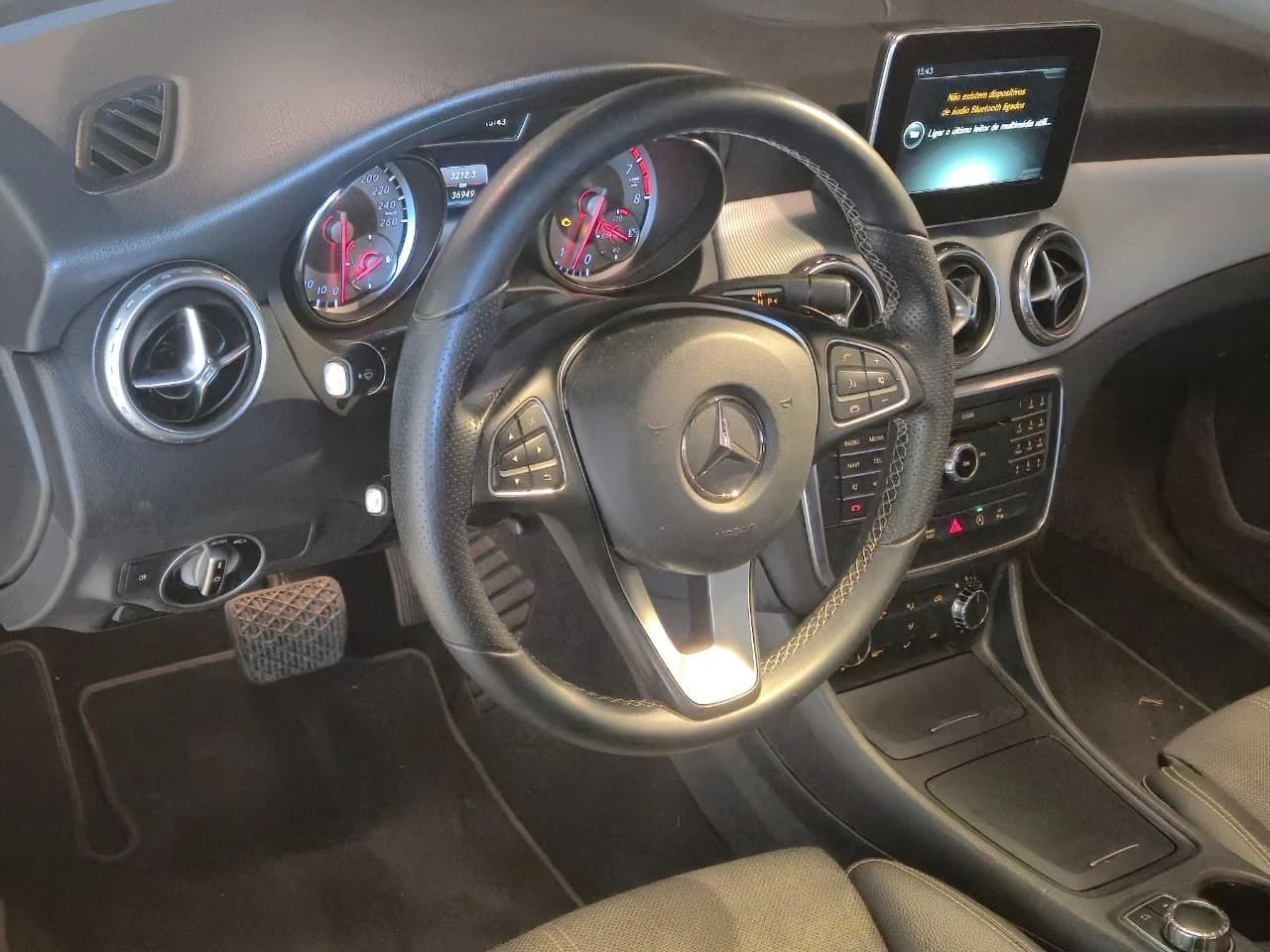 MERCEDES-BENZ GLA 200