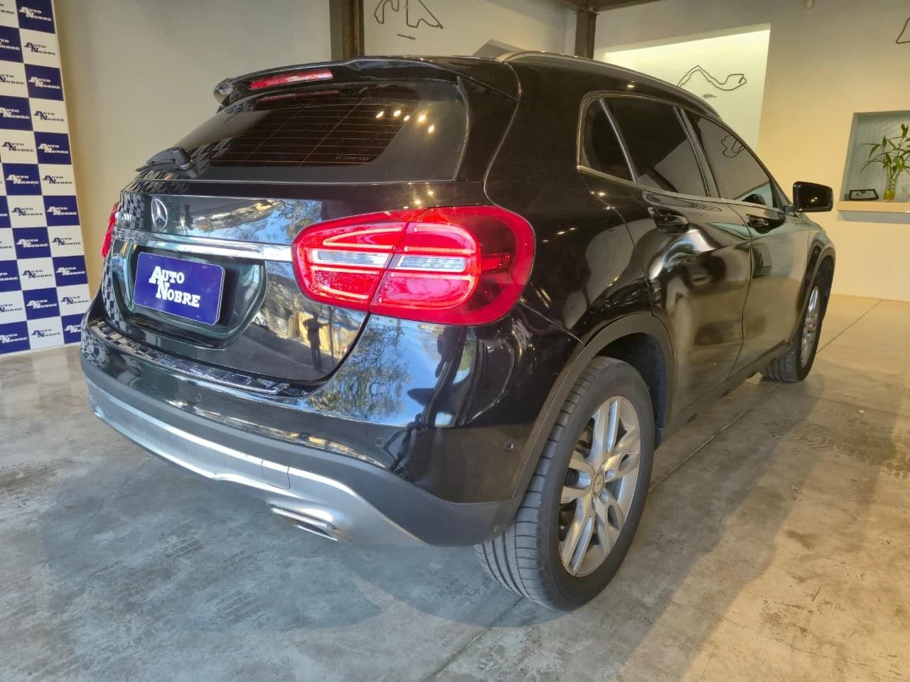MERCEDES-BENZ GLA 200