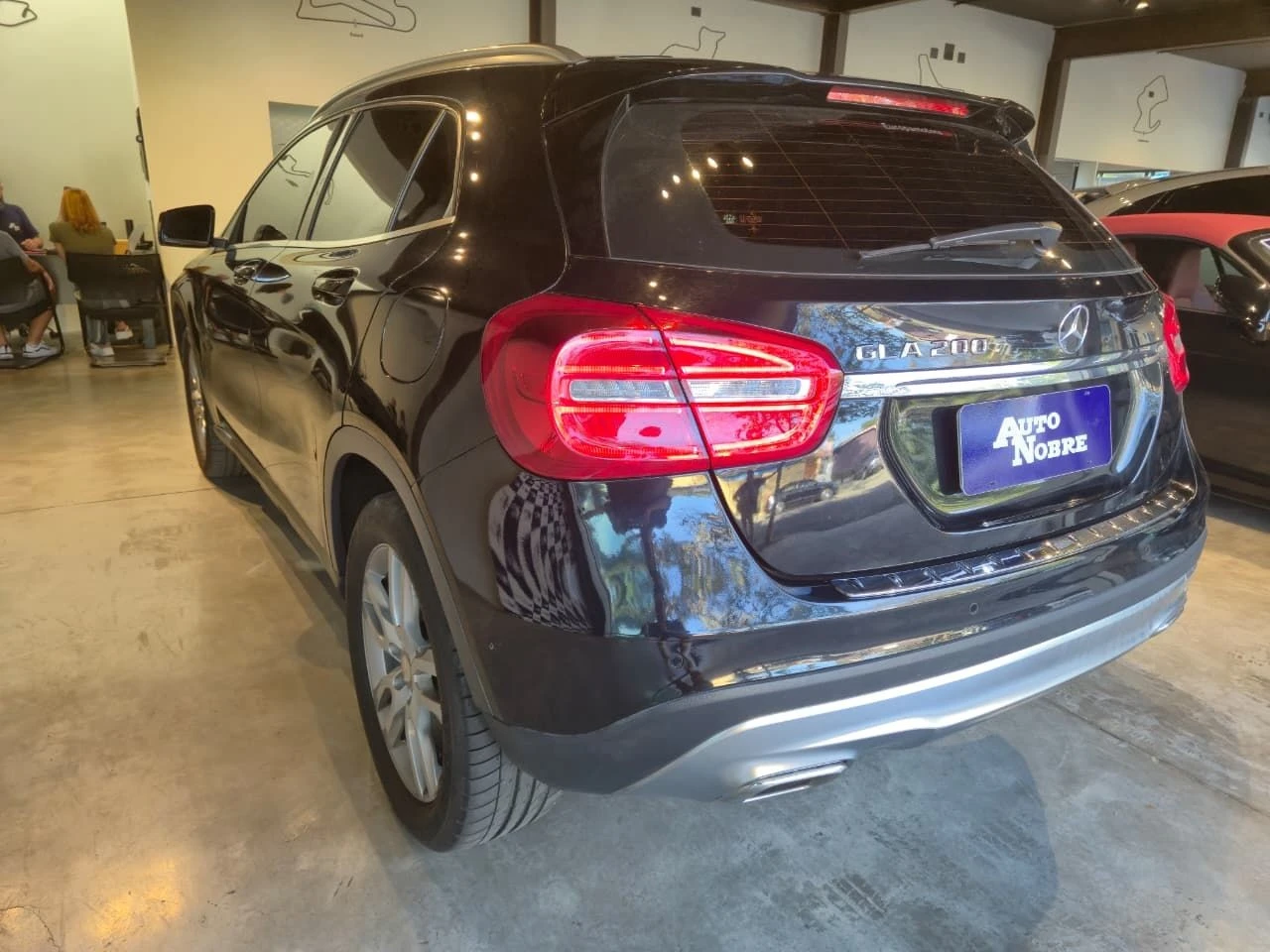 MERCEDES-BENZ GLA 200