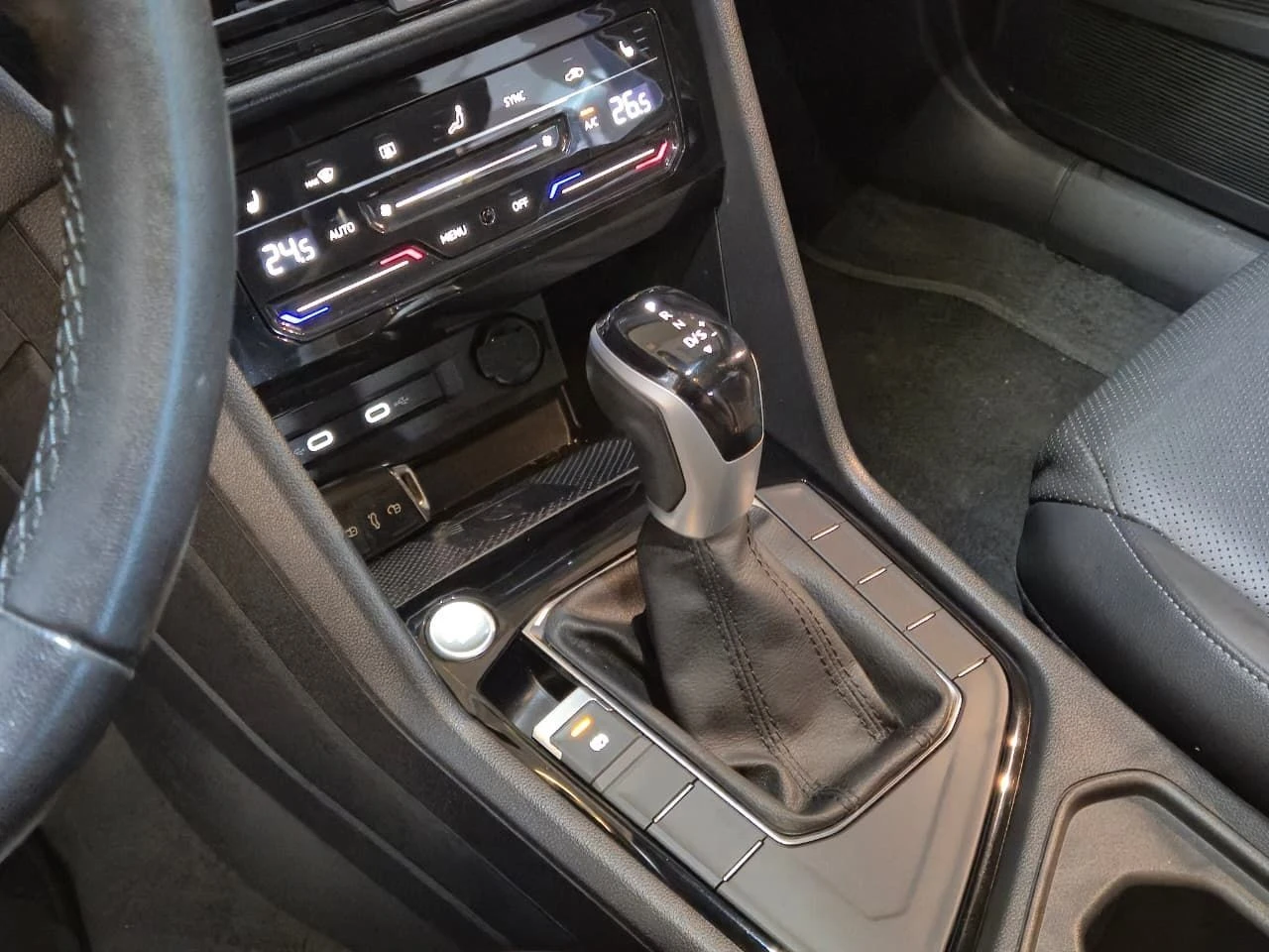 VOLKSWAGEN TAOS