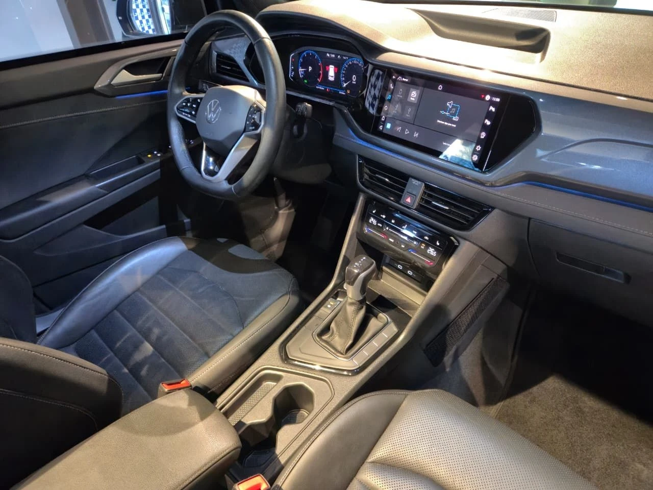 VOLKSWAGEN TAOS