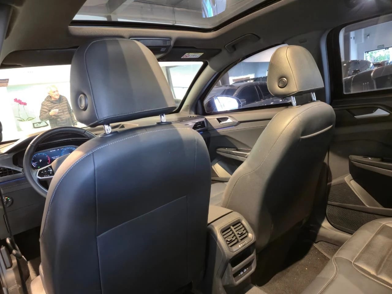 VOLKSWAGEN TAOS