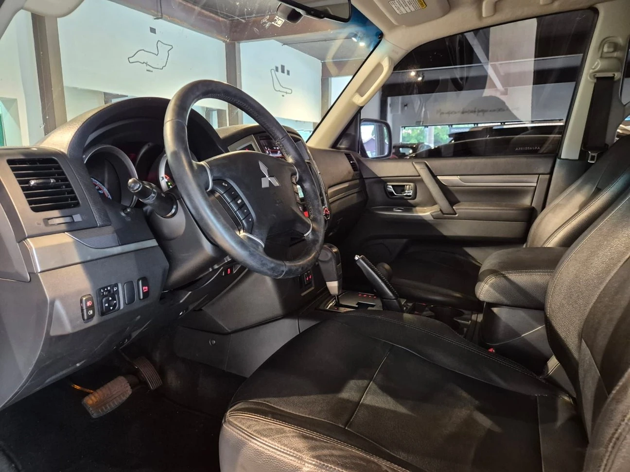 MITSUBISHI PAJERO FULL