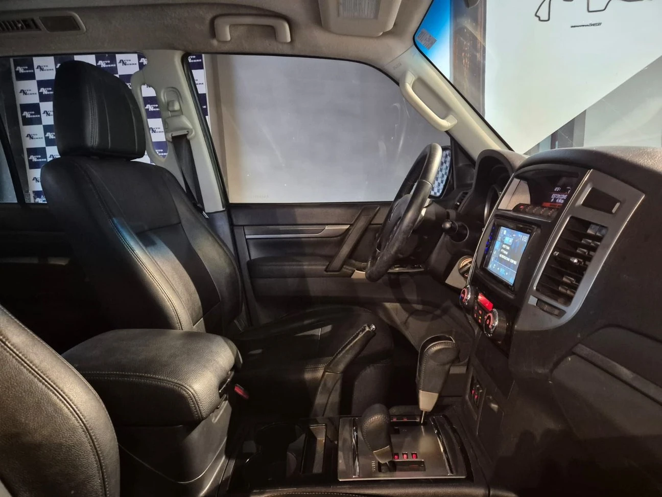 MITSUBISHI PAJERO FULL