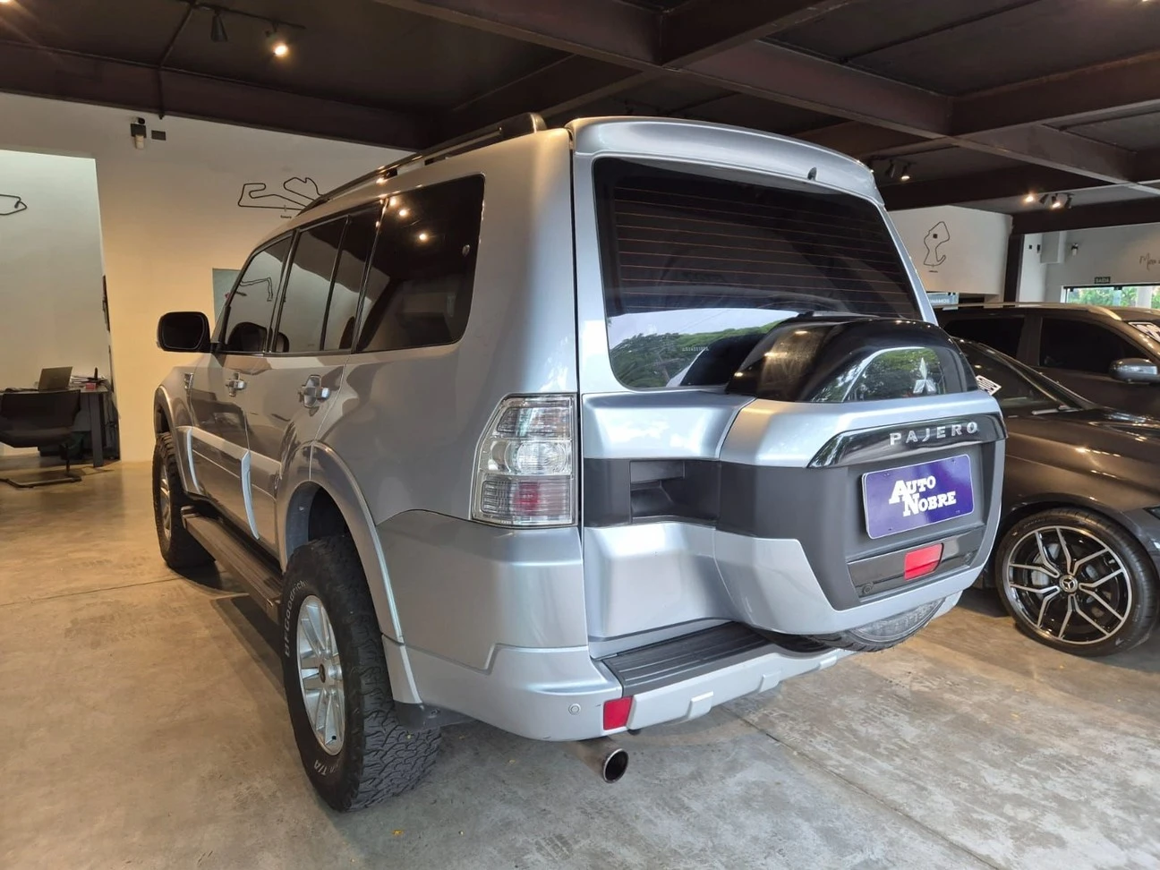 MITSUBISHI PAJERO FULL