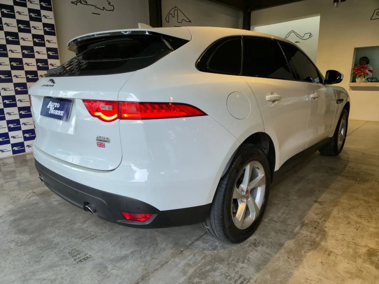JAGUAR F-PACE