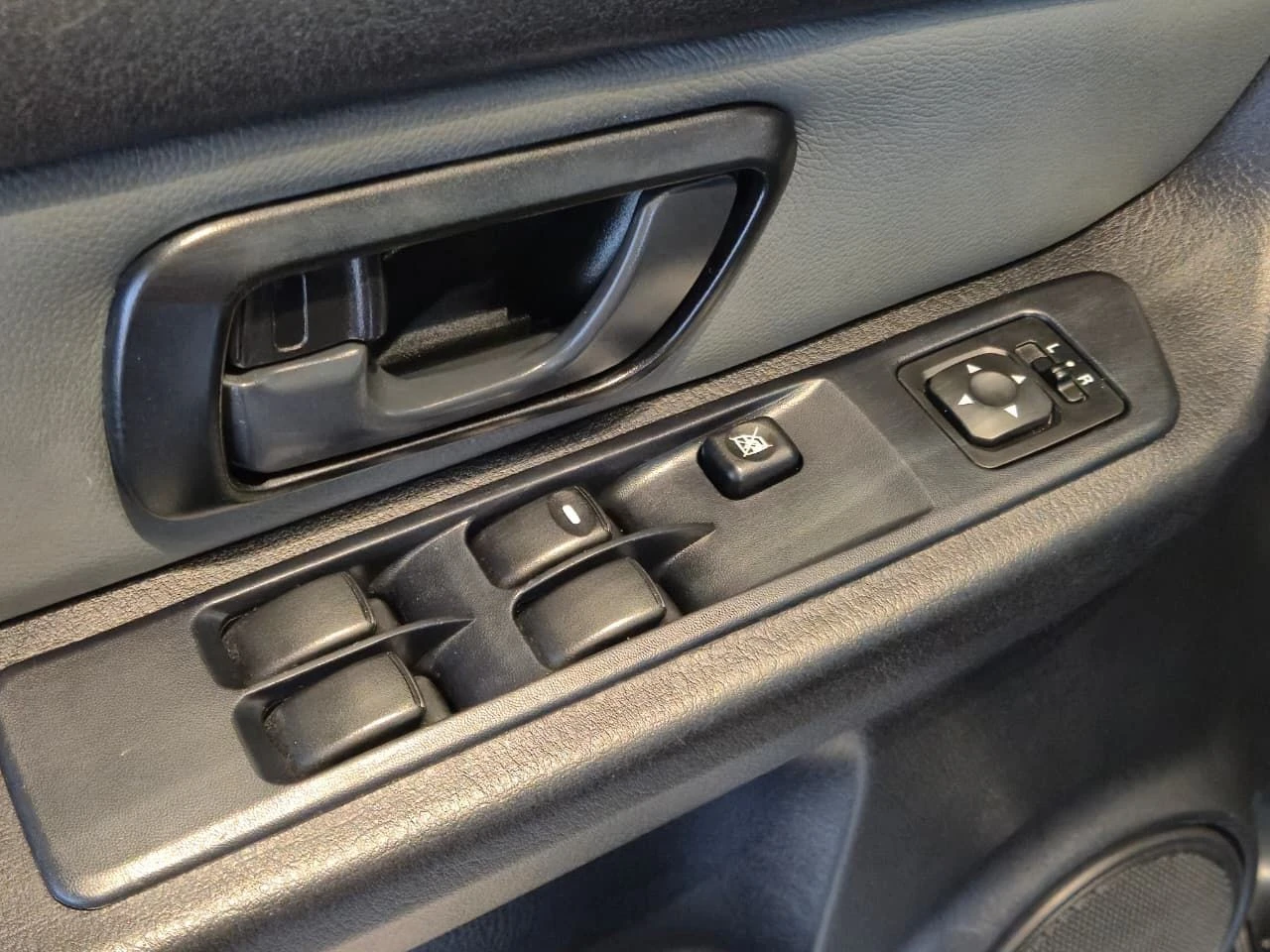 MITSUBISHI PAJERO TR4